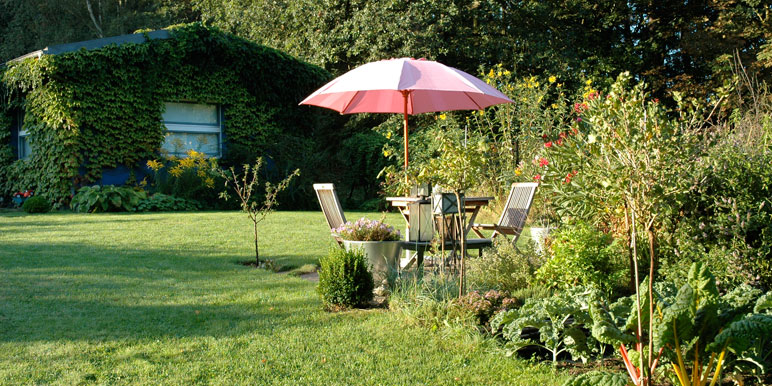 Terrasse im Gemüsegarten